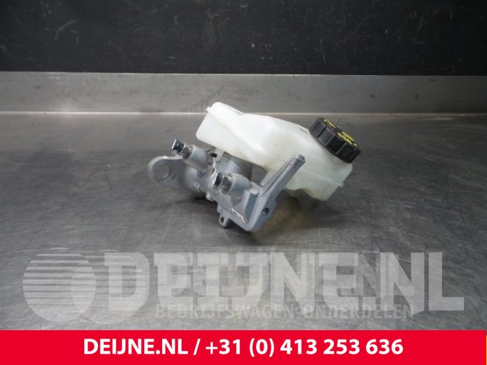 Volvo V90 Master cylinder O4700