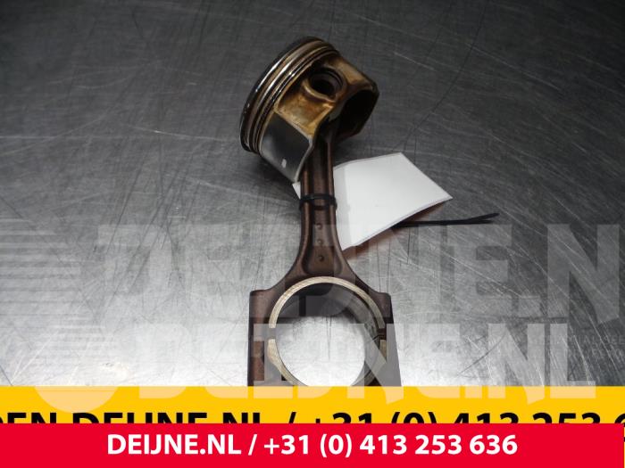 Gebruikte Zuiger Volvo V50 Prijs € 121,00 Inclusief btw aangeboden door van Deijne Onderdelen Uden B.V.