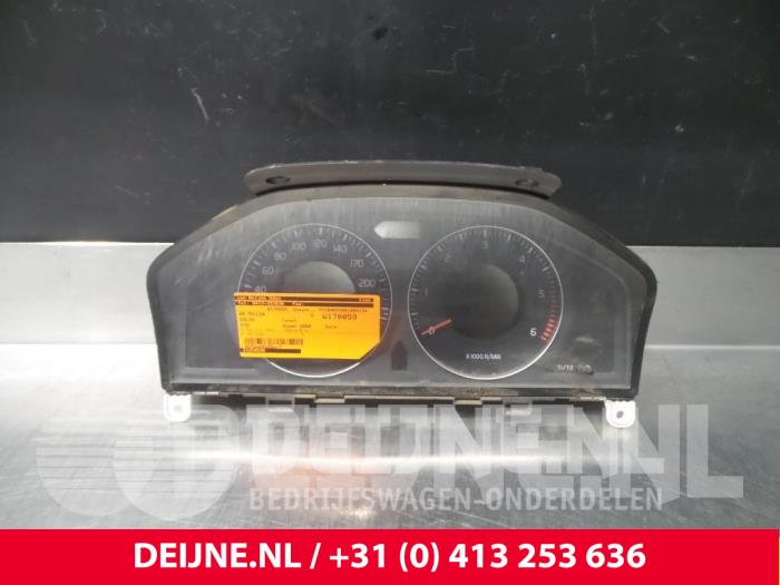 Volvo V70 Tacho - Kombiinstrument KM O4923