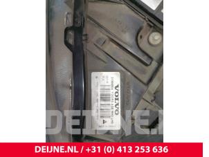 Volvo S60 Headlight, left O5031 photo 3