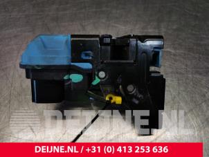 Volvo S80 Front door lock mechanism 4-door, right O5115 photo 2
