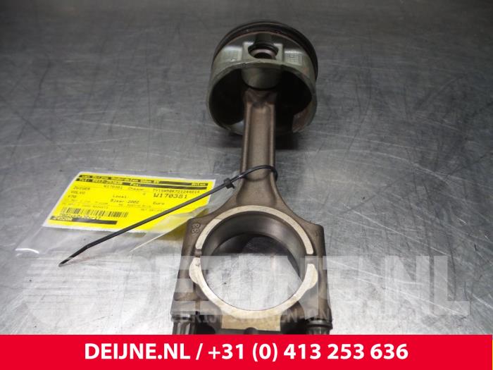 Gebruikte Zuiger Volvo V70 (SW) 2.4 T 20V AWD Prijs € 100,00 Margeregeling aangeboden door van Deijne Onderdelen Uden B.V.