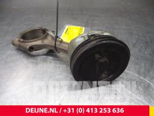 Volvo V70 Zuiger O5256 foto 2