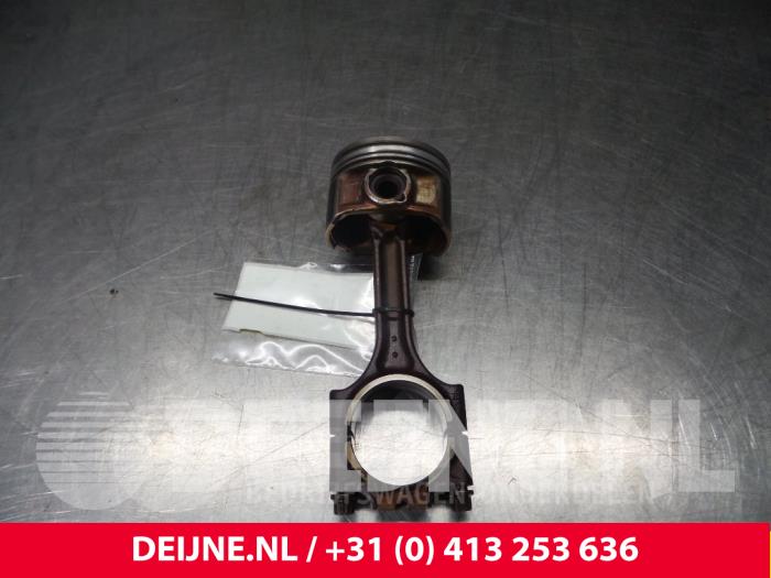 Gebruikte Zuiger Volvo V70 Prijs € 121,00 Inclusief btw aangeboden door van Deijne Onderdelen Uden B.V.