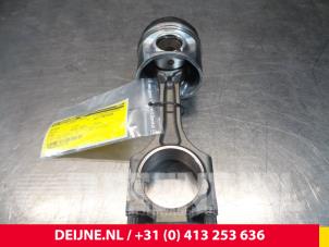 Gebruikte Zuiger Volvo XC60 I (DZ) 2.4 D5 20V AWD Geartronic Prijs € 150,00 Margeregeling aangeboden door van Deijne Onderdelen Uden B.V.