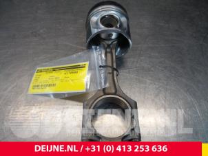 Gebruikte Zuiger Volvo XC60 I (DZ) 2.4 D5 20V AWD Geartronic Prijs € 150,00 Margeregeling aangeboden door van Deijne Onderdelen Uden B.V.