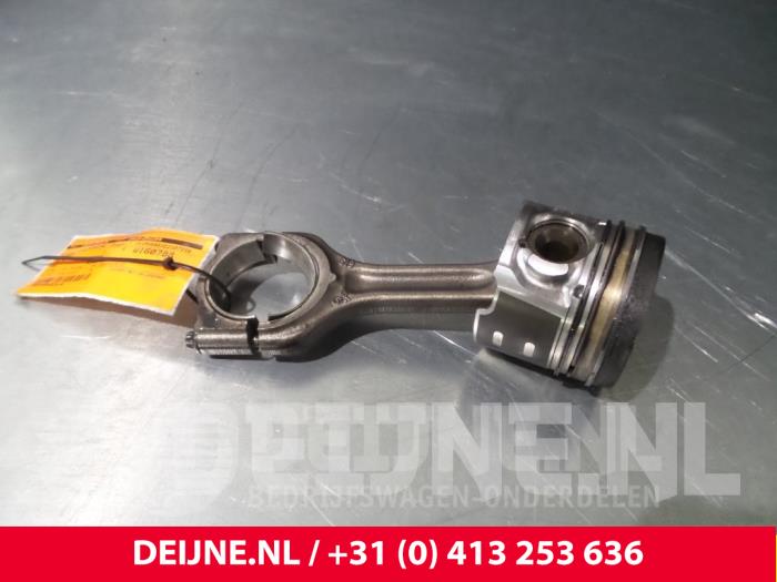Gebruikte Zuiger Volvo V40 (MV) 1.6 D2 Prijs € 75,00 Margeregeling aangeboden door van Deijne Onderdelen Uden B.V.