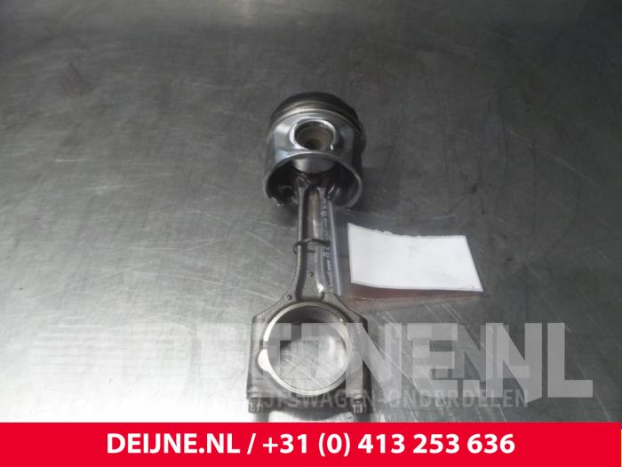 Gebruikte Zuiger Volvo V40 (MV) 2.0 D3 20V Prijs € 120,00 Margeregeling aangeboden door van Deijne Onderdelen Uden B.V.