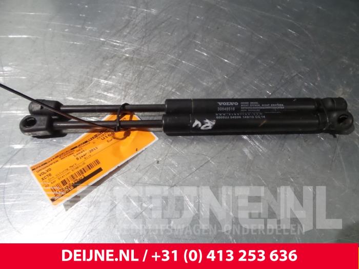 Volvo XC70 Set of bonnet gas struts O6560