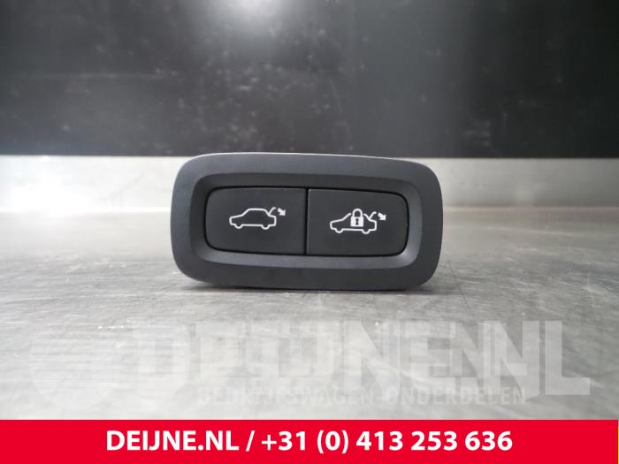 Volvo XC90 Schakelaar achterklep O6591