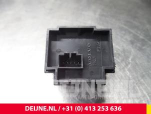 Volvo V90 Seat heating switch O7477 photo 2