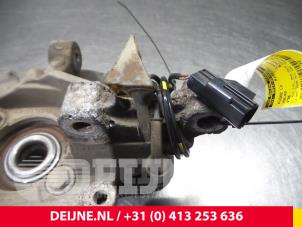 Volvo V70 Fusee links-voor O8012 foto 3