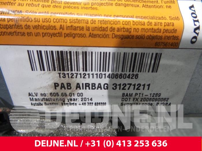 Volvo V70 Right airbag (dashboard) O8095
