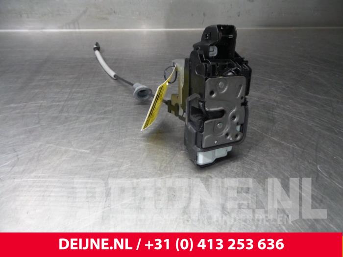 Volvo XC90 Deurslot Mechaniek 4Deurs links-voor O8225