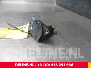 Gebruikte Luchthoeveelheidsmeter Volvo C70 (MC) 2.4i 20V Prijs € 50,00 Margeregeling aangeboden door van Deijne Onderdelen Uden B.V.