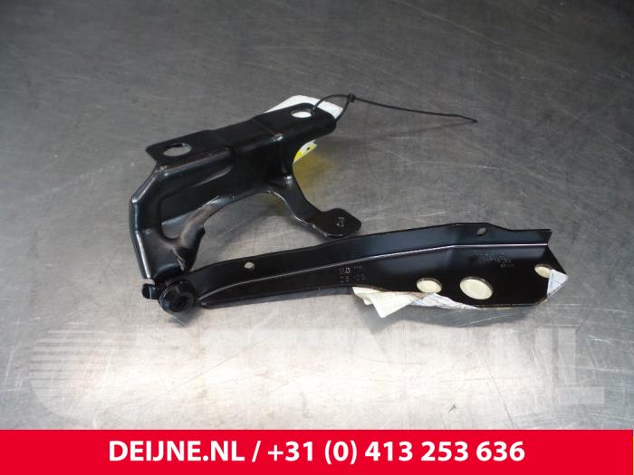 Volvo V50 Bonnet Hinge O8527