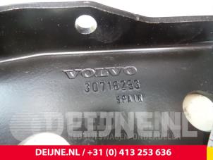 Volvo V50 Bonnet Hinge O8527 photo 3