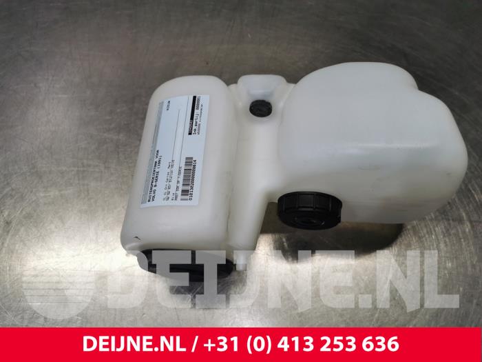 Volvo 9-Serie Ruitensproeiertank voor O8614