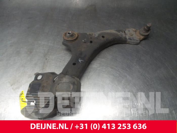 Volvo XC70 Front lower wishbone, right O8620