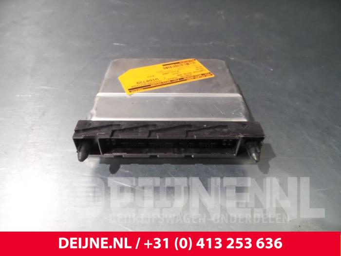 Volvo XC70 Engine management computer O8940