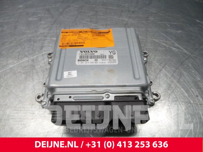 Volvo XC70 Engine management computer O8952