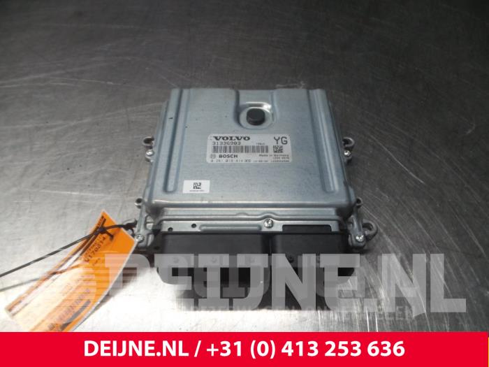 Volvo XC70 Engine management computer O8954