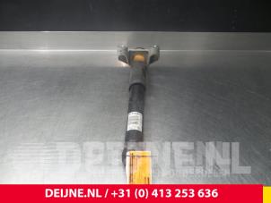 Gebruikte Schokdemper links-achter Volvo V90 Cross Country (PZ) 2.0 D4 16V AWD Prijs € 100,00 Margeregeling aangeboden door van Deijne Onderdelen Uden B.V.