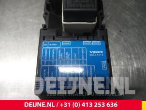 Volvo S40/V40 Zekeringkast O9917 foto 3