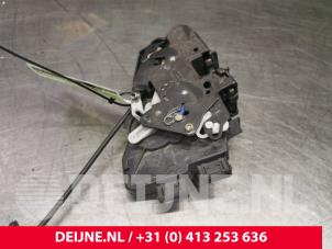 Volvo XC70 Deurslot Mechaniek 4Deurs rechts-achter O9967 foto 3