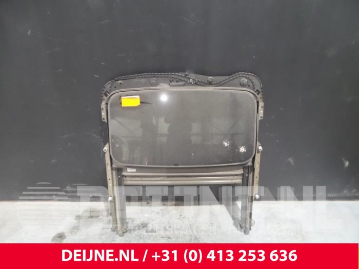 Volvo V60 Sliding/tilting sunroof O10068