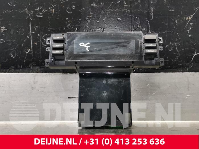 Gebruikte Display Interieur Volvo XC70 (BZ) 2.4 D 20V AWD Prijs € 75,00 Margeregeling aangeboden door van Deijne Onderdelen Uden B.V.