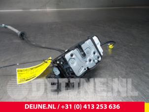 Gebruikte Deurslot Mechaniek 4Deurs rechts-achter Volvo V90 II (PW) 2.0 D5 16V AWD Prijs € 150,00 Margeregeling aangeboden door van Deijne Onderdelen Uden B.V.