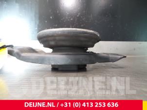 Volvo V40 Engine mount O3225 photo 2