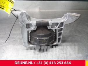 Volvo V40 Engine mount O3226 photo 3