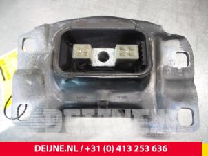 Volvo V40 Engine mount O3227 photo 2