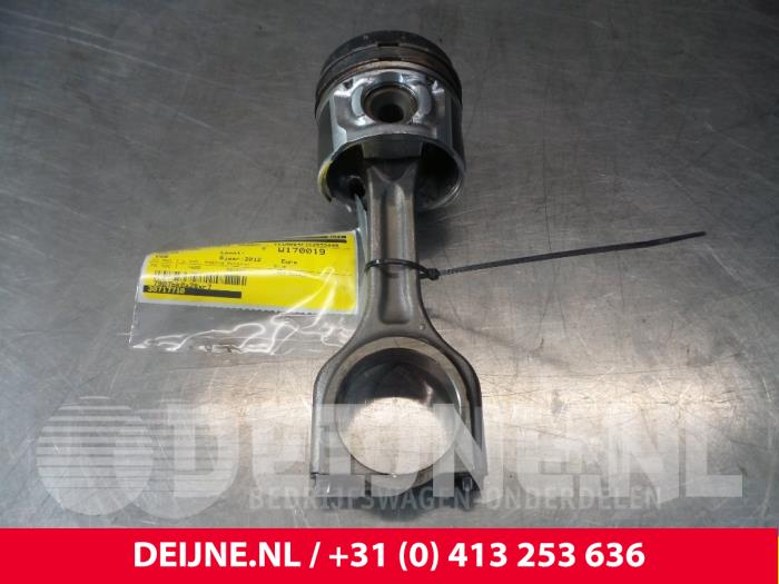 Gebruikte Drijfstang Volvo V50 (MW) Prijs € 75,00 Margeregeling aangeboden door van Deijne Onderdelen Uden B.V.