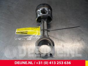 Gebruikte Drijfstang Volvo V50 (MW) Prijs € 75,00 Margeregeling aangeboden door van Deijne Onderdelen Uden B.V.