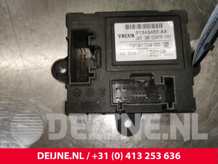 Central electronic module van een Volvo XC60 I (DZ) 2.4 D5 20V AWD Geartronic 2012