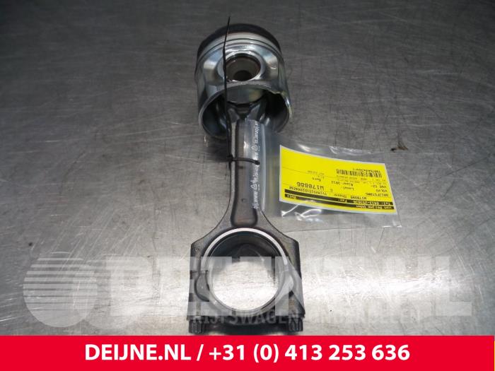 Gebruikte Drijfstang Volvo V40 (MV) 2.0 D3 20V Prijs € 120,00 Margeregeling aangeboden door van Deijne Onderdelen Uden B.V.
