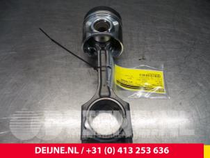 Gebruikte Drijfstang Volvo V40 (MV) 2.0 D3 20V Prijs € 120,00 Margeregeling aangeboden door van Deijne Onderdelen Uden B.V.