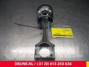 Gebruikte Drijfstang Volvo V40 (MV) 2.0 D3 20V Prijs € 120,00 Margeregeling aangeboden door van Deijne Onderdelen Uden B.V.