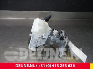 Volvo V90 Hoofdremcilinder O4699 foto 2