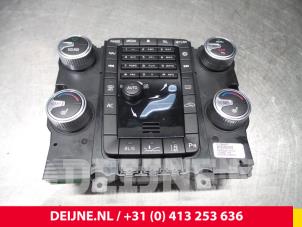 Gebruikte Chaufage Bedieningspaneel Volvo S80 (AR/AS) 2.4 D5 20V Autom. Prijs € 60,00 Margeregeling aangeboden door van Deijne Onderdelen Uden B.V.