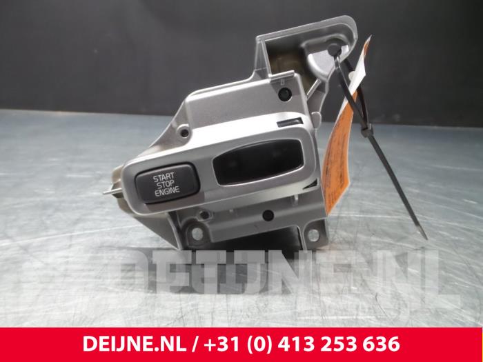 Volvo XC70 Electronic ignition key O5249