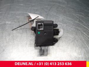 Volvo XC70 Electronic ignition key O5249 photo 3