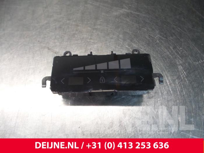 Volvo XC90 Heater control panel O5887