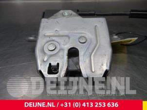 Volvo S60 Tailgate lock mechanism O6519 photo 2