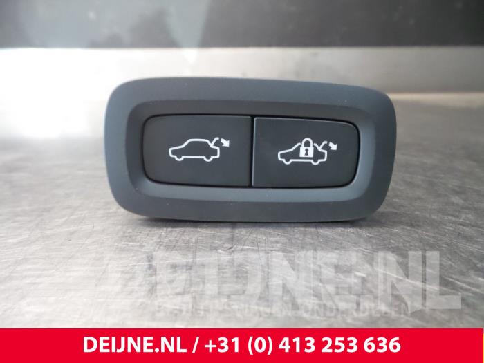 Volvo XC90 Tailgate switch O6592