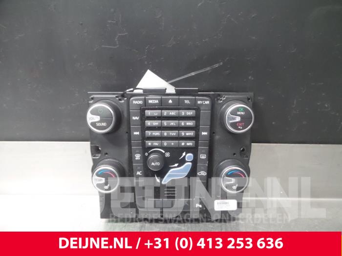 Volvo V70 Heater control panel O6828