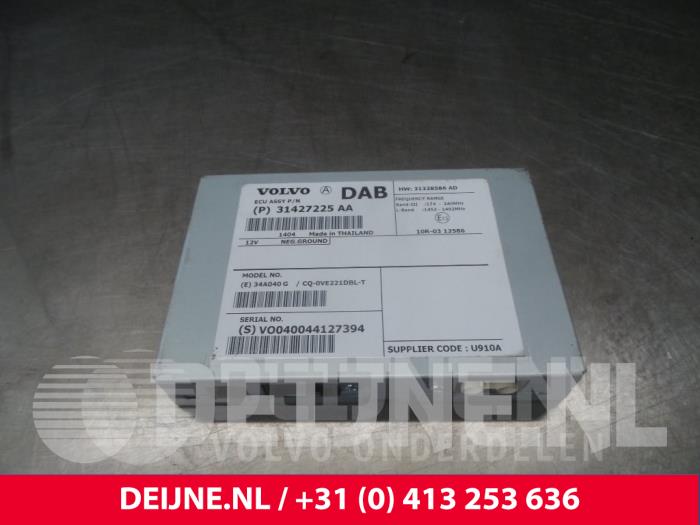 Gebruikte Radio module Volvo V40 (MV) Prijs € 75,00 Margeregeling aangeboden door van Deijne Onderdelen Uden B.V.